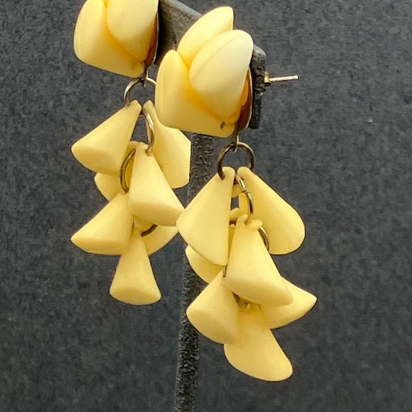 Dangle Pierced Earrings Ivory Cluster Claw Teeth Silver Exotic BoHo Vintage - Picture 7 of 11